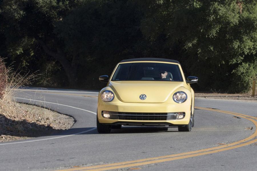  Volkswagen Beetle Cabriolet 2012 года  (фото 44 из 107)